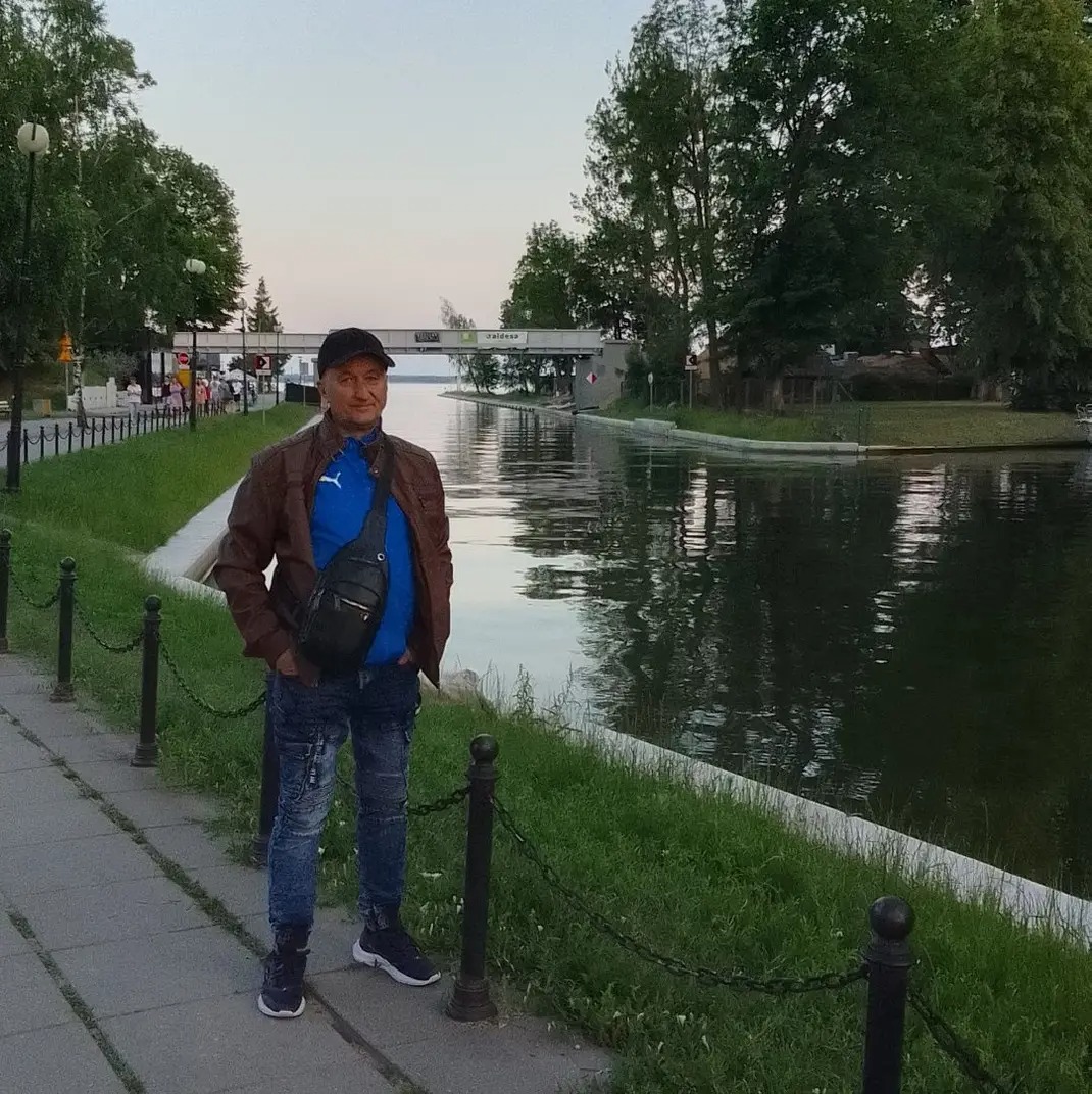 Sławomir Myjak — Gitara akustyczna i wokal